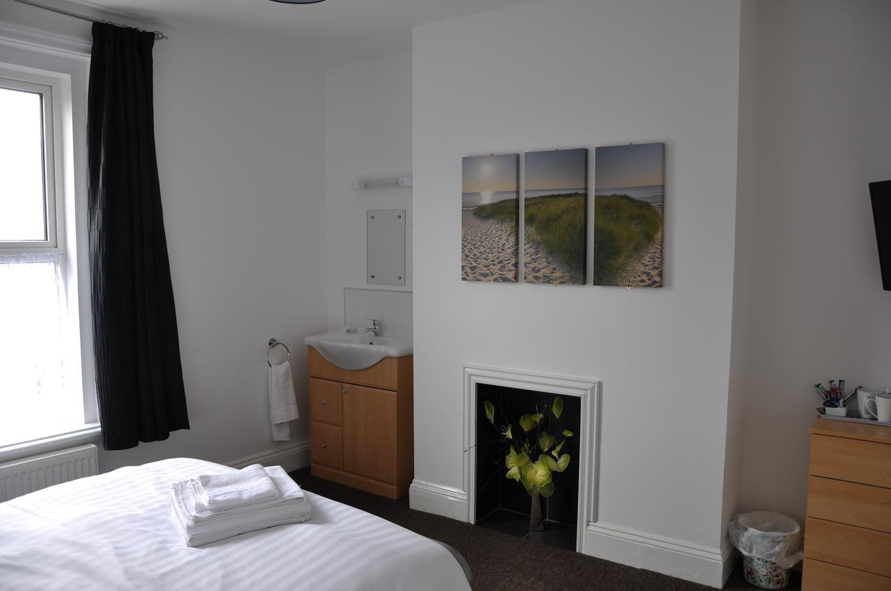 Victoria Villa Guesthouse Clacton-on-Sea Exterior photo