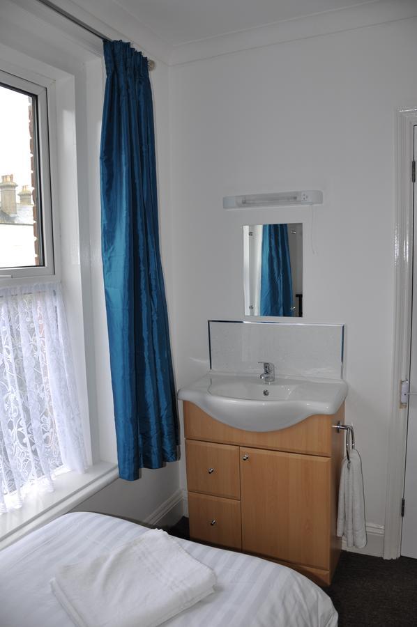 Victoria Villa Guesthouse Clacton-on-Sea Exterior photo